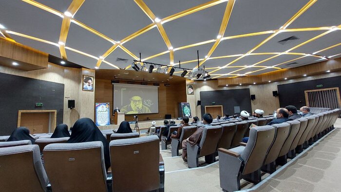 امام جمعه همدان: حوزه و دانشگاه تداعیکننده تمدن نوین اسلامی باشند