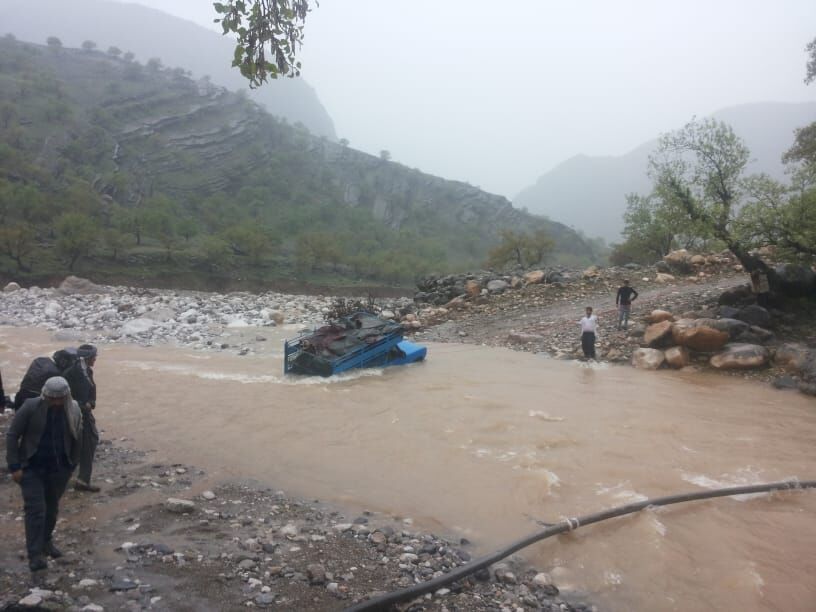 بارندگی مسیر پنج روستای منطقه آرپناه لالی را مسدود کرد