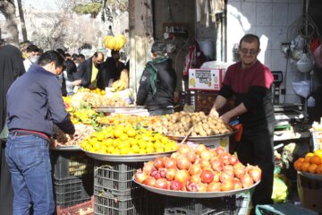 بازار بروجرد در آستانه شب یلدا