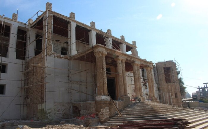 عمارت ملک بوشهر، اثر ملی در تصرف بی سرپناهان