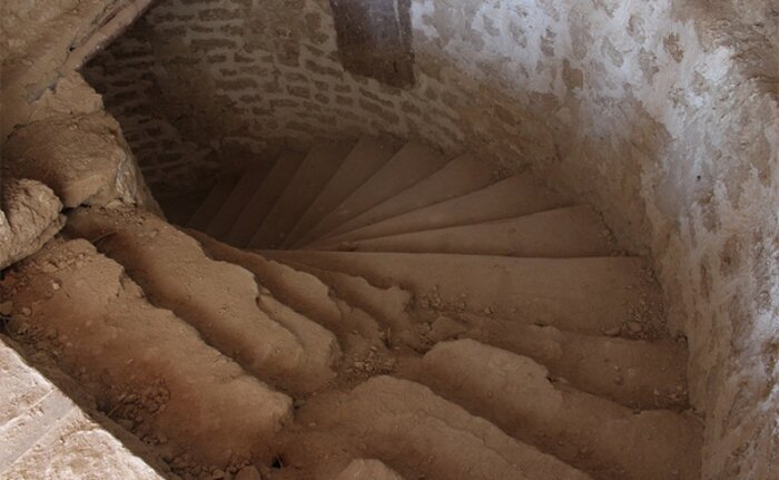 عمارت ملک بوشهر، اثر ملی در تصرف بی سرپناهان