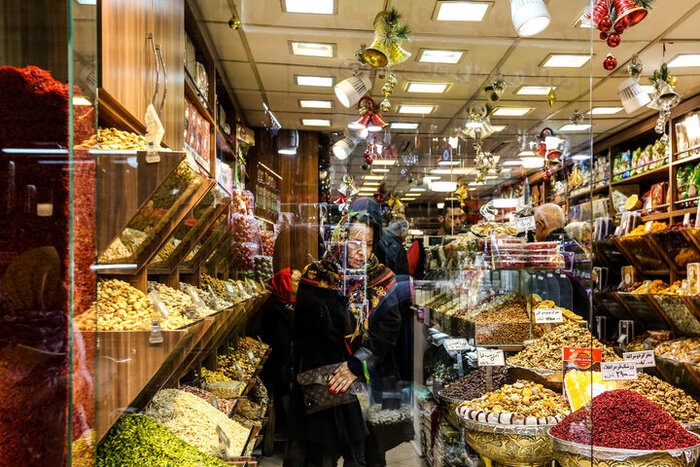 الإيرانيون يحتفلون بـ"ليلة يلدا" أطول ليلة في السنة