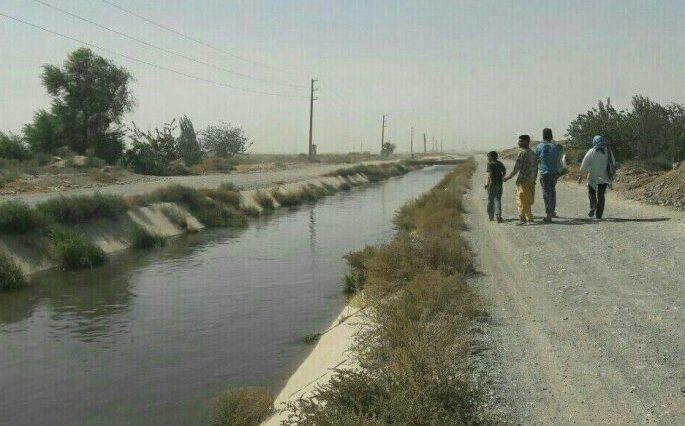 شرکت آب منطقه ای باید نسبت به نداشتن حفاظ کانال انتقال آب ری - ورامین پاسخگو باشد