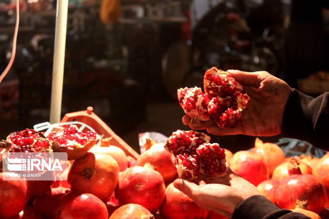 میوه شب یلدا در بازار خراسان‌شمالی به میزان کافی وجود دارد