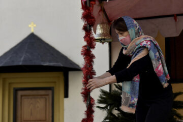 Iranian Christians preparing for Christmas, New Year celebrations