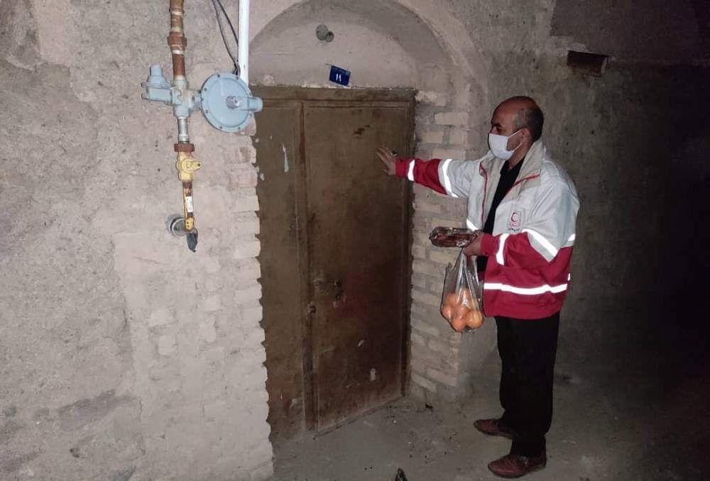 هزار و ۱۰۰ بسته یلدایی در خراسان جنوبی بین نیازمندان توزیع شد هزار و ۱۰۰ بسته یلدایی در خراسان جنوبی بین نیازمندان توزیع شد