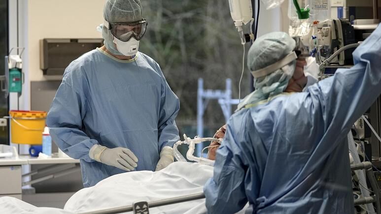 اگر واکسیناسیون عمومی جدی گرفته نشود،اُمیکرون گونه غالب میشود اگر واکسیناسیون عمومی جدی گرفته نشود،اُمیکرون گونه غالب میشود