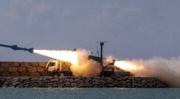 شلیک موشک های کروز نقطه زن دریایی به اهداف مشخص در چهارمین روز رزمایش