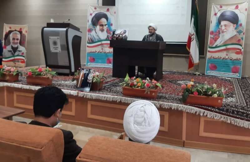 استاد دانشگاه: بصیرت و وحدت مسلمانان دشمنان را مایوس میکند