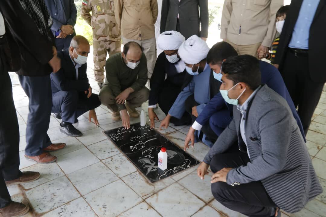 استاندارهرمزگان به مقام شهیده «فاطمه نیک»درجزیره هرمز ادای احترام کرد