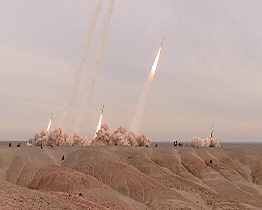 الحرس الثوري يطلق 16 صاروخاً باليستياً متزامناً في المرحلة الاخيرة من مناوراته
