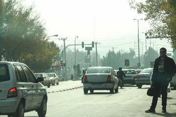 بیم و هراس از زمزمه‌ مصرف مازوت و تشدید آلودگی هوا در اصفهان