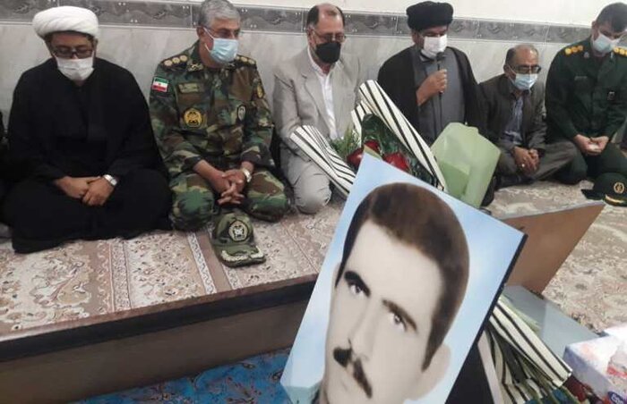 پیام فرماندهی کل ارتش و نیروی زمینی تقدیم خانواده شهید گناوهای شد