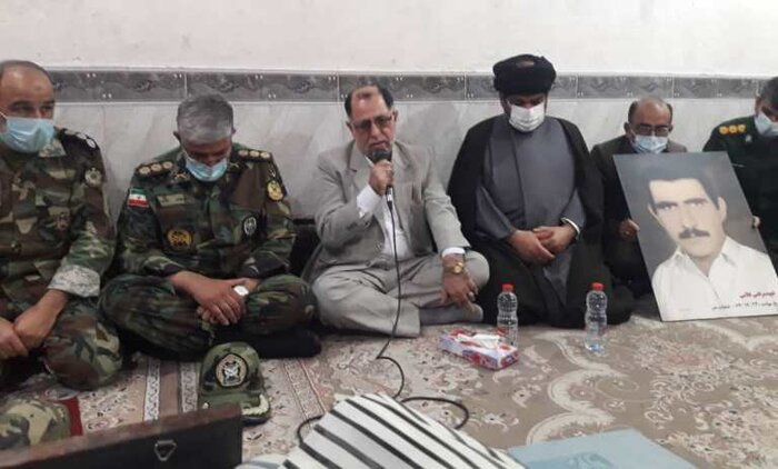 پیام فرماندهی کل ارتش و نیروی زمینی تقدیم خانواده شهید گناوهای شد