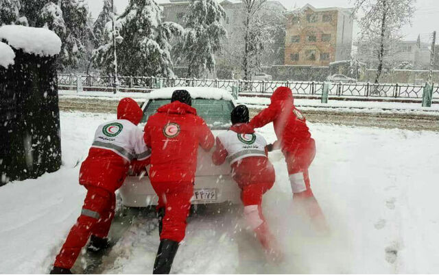 امدادرسانی به ۳۴۰۰ نفر در برف و کولاک طی ۷۲ ساعت گذشته 