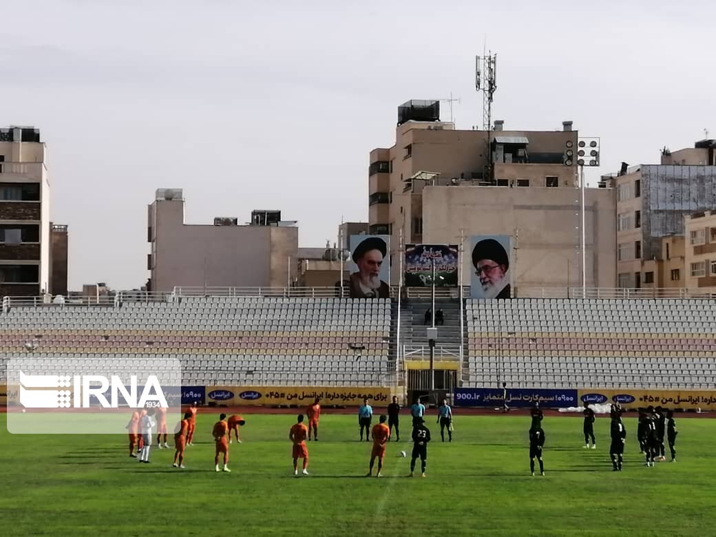 فوتبال دسته یک / قشقایی شیراز مقابل مس کرمان شکست خورد