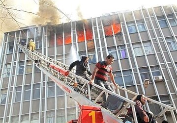 نردبان هیدرولیکی در راه آتش نشانی اسلامشهر