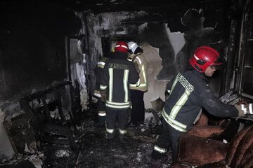 ۹ نفر در مشهد از آتش‌سوزی یک مجتمع مسکونی نجات یافتند