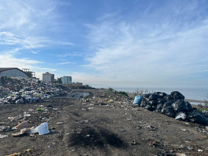 خوشنشینی زباله در ساحل محمودآباد و سورچرانی تبلیغاتی خارجی