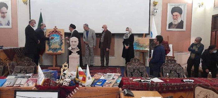 خانواده پاریزی از فعالیتهای فرهنگی حمایت میکنند