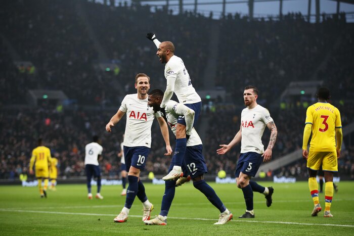 22 گل در چهار بازی لیگ انگلیس، پیروزی لندنیها در شب آتشبازی سیتی 3