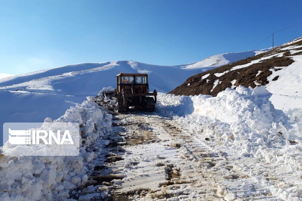 چهار هزار و ۲۰۰ کیلومتر باند از جادههای استان مرکزی برفروبی شد چهار هزار و ۲۰۰ کیلومتر باند از جادههای استان مرکزی برفروبی شد
