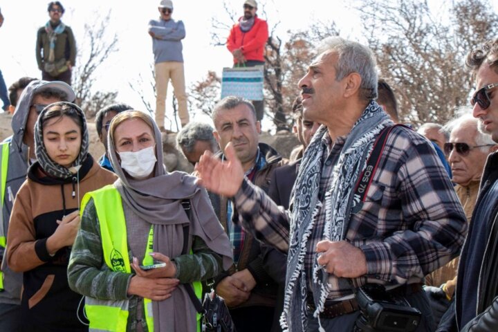 تجلیل از خانواده شهیدان بهزادی باکاشت نهال و بذرکاری در فیروزآباد 