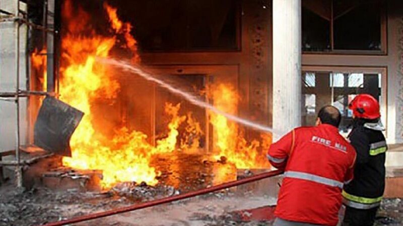 آتش‌سوزی یک واحد تجاری در آبادان سه مصدوم برجا گذاشت