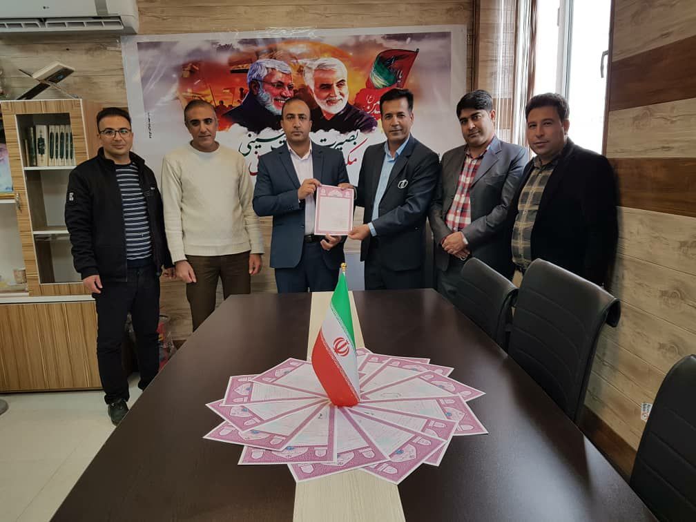 سند اراضی ملی ۱۴ پلاک شهرستان ارسنجان صادر شد سند اراضی ملی ۱۴ پلاک شهرستان ارسنجان صادر شد