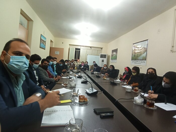 زیر یکی از پایههای پل باستانی دزفول خالی است