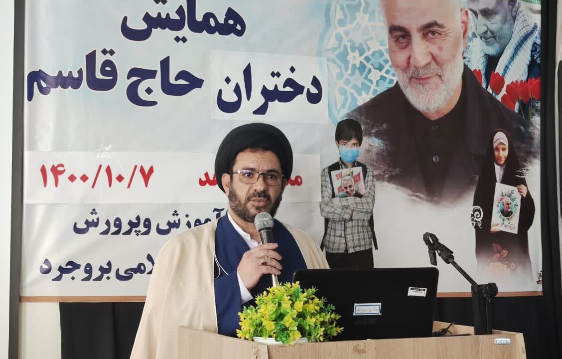 رییس تبلیغات اسلامی بروجرد: رفتار سردار سلیمانی موجب محبوبیت وی شد