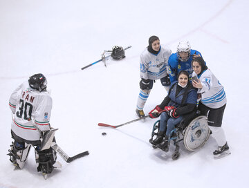 Iran: l'équipe nationale féminine de hockey accueille Ilham   