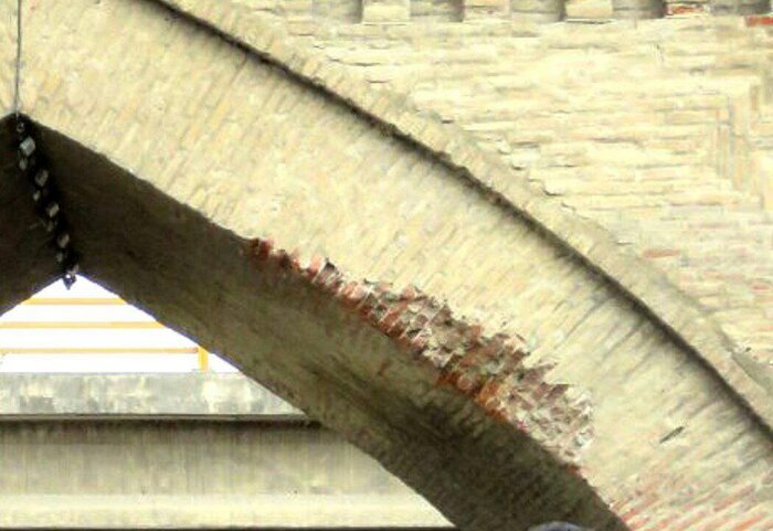 پل تاریخی محمدحسنخان بابل زیرضرب خودروهای سنگین