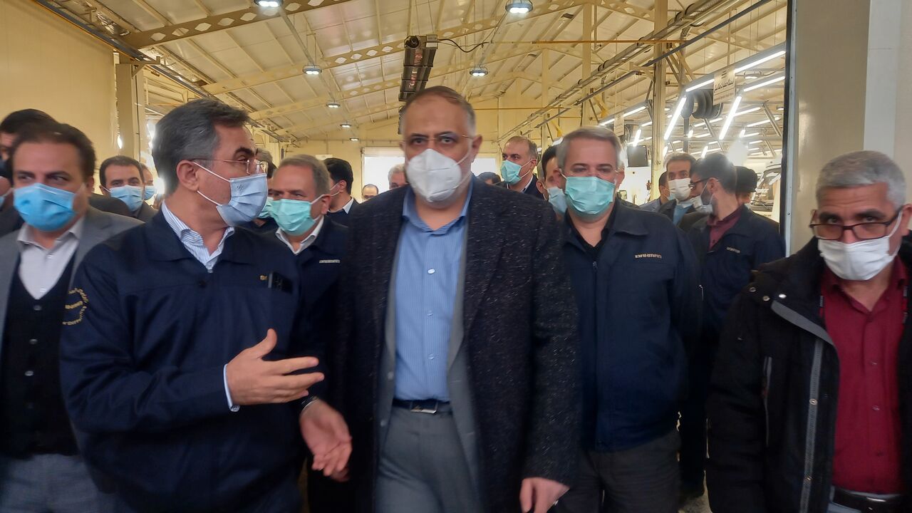 فیلم/استاندار:بازدید ازواحدهای تولیدی قزوین باهدف کمک به بخش تولید است