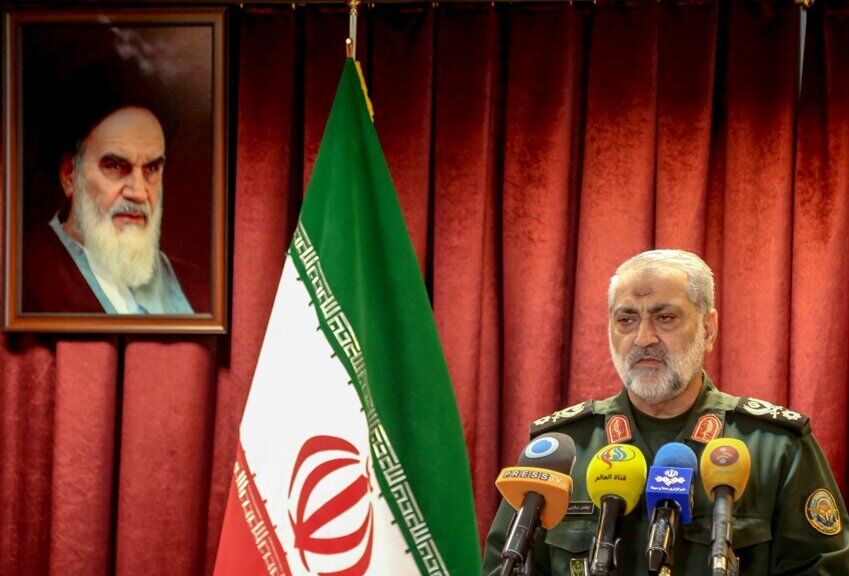 خط اصلی حرکت دشمن جداسازی عشایر و قومیت ها از ولایت‌ است 