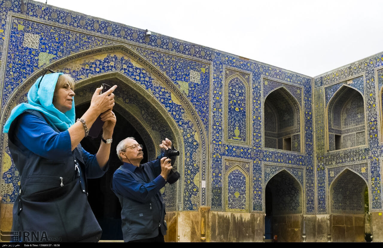 آمادگی وزارت خارجه برای کمک به ارزآوری در حوزه گردشگری و صنایع‌دستی