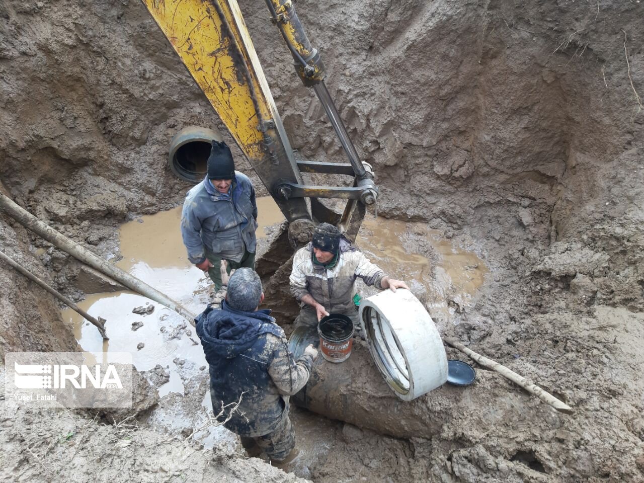 شکستگی لوله باعث قطع آب چهار روستای شهرستان شادگان شد