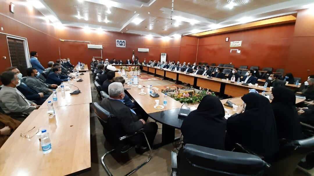 مسوولان برای حل مشکلات مردم در میدان عمل پای کار هستند مسوولان برای حل مشکلات مردم در میدان عمل پای کار هستند