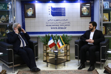 L’ambassadeur de France en Iran en visite à l’IRNA