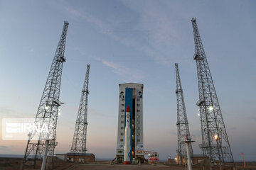 En image le lancement réussi de trois appareils de recherche spatiale par Simorgh iranien