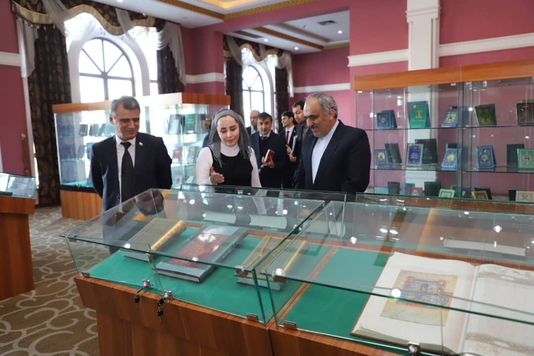  بازدید سفیر ایران از کتابخانه ملی تاجیکستان 