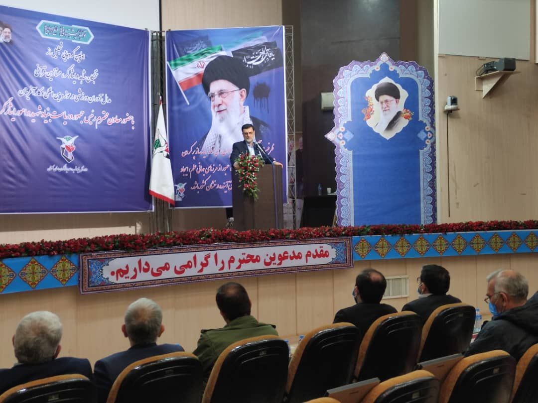 قاضی‌زاده‌هاشمی: راه برون‌رفت کشور از مشکلات فرهنگ ایثار است