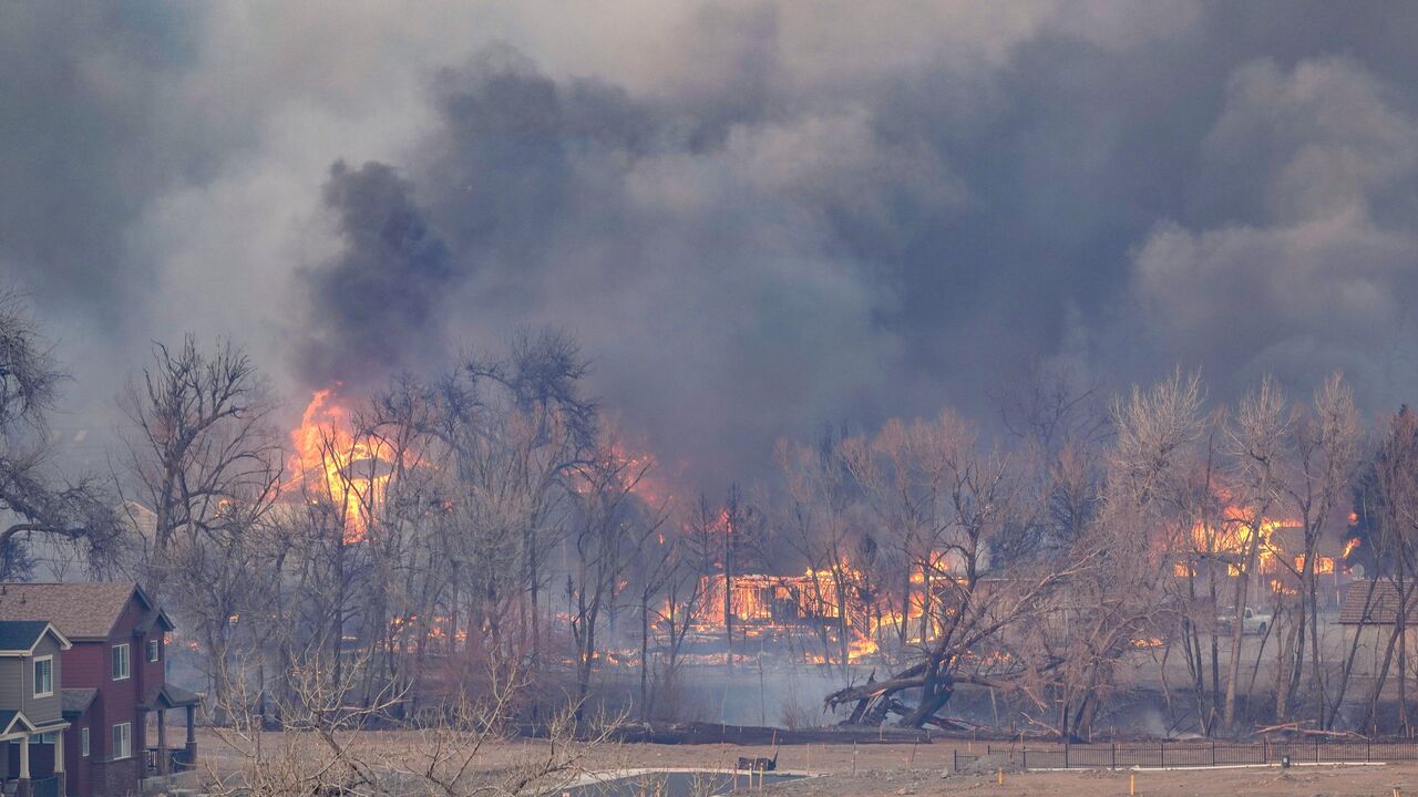 تخریب صدها خانه در آتش سوزی در ایالت کلرادوی آمریکا 