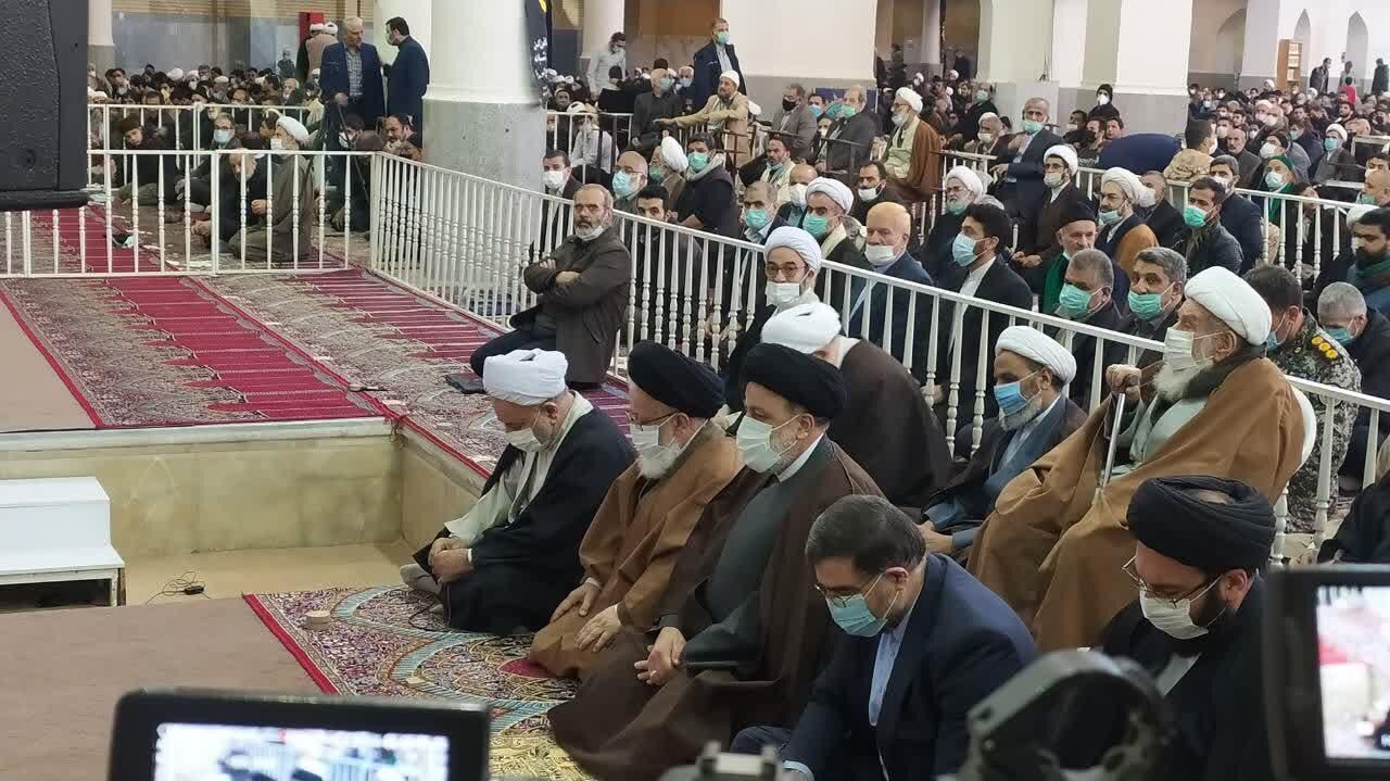 حضور رییس‌جمهور در نماز جمعه قم+ فیلم