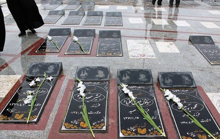 مزار شهدای گنبدی واقعه ۱۲ دی گالیکش عطرافشانی شد