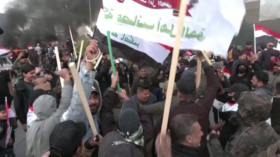 ماکت سفارت آمریکا در عراق به آتش کشیده شد