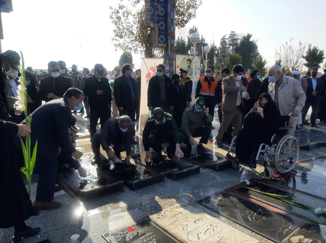 مزار شهدای گنبدی واقعه ۱۲ دی گالیکش عطرافشانی شد