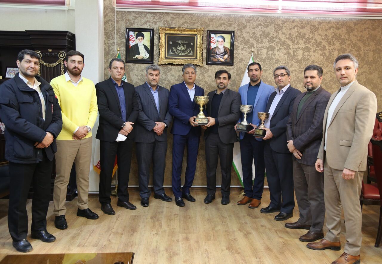 اهدای جام قهرمانی تیم‌های برتر کیک‌بوکسینگ کشور