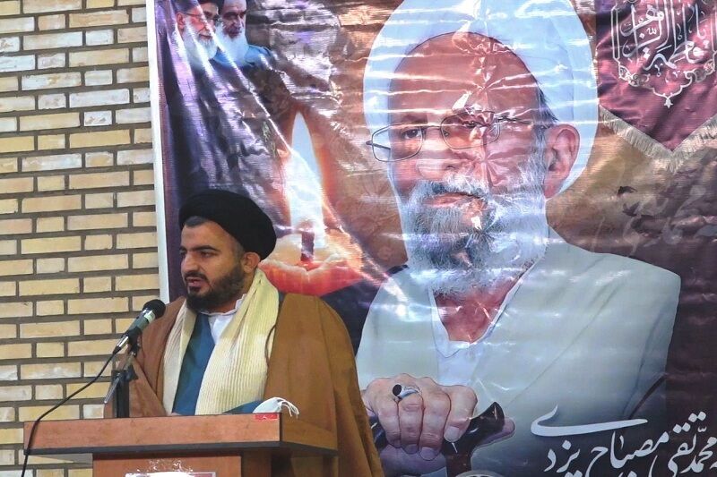 امام جمعه سمیرم: مصباح یزدی تابع ولایت و رهبری بود
