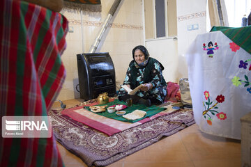 Artisanat iranien : la Tante Rahima fait revivre l'art du tissage de Jajim dans le village de Ziarat au nord